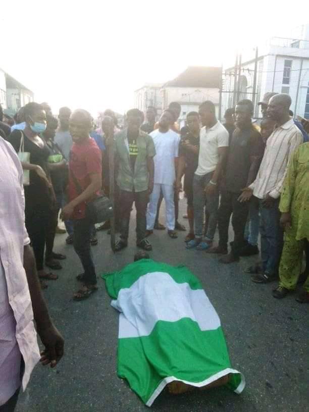 Akwa Ibom on fire as prison warden allegedly shoot protester at EndSars Protest in Uyo